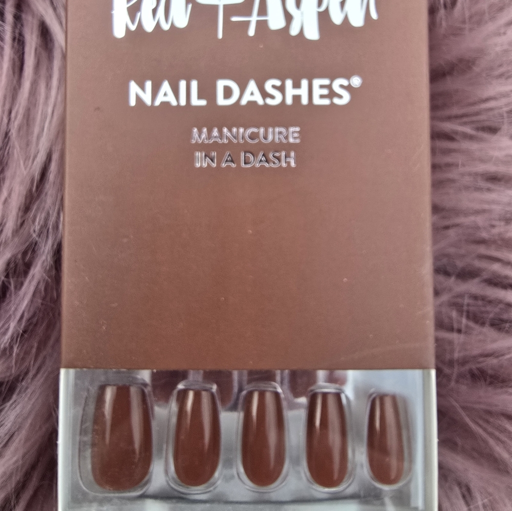 - Red Aspen Brown Nail Dashes